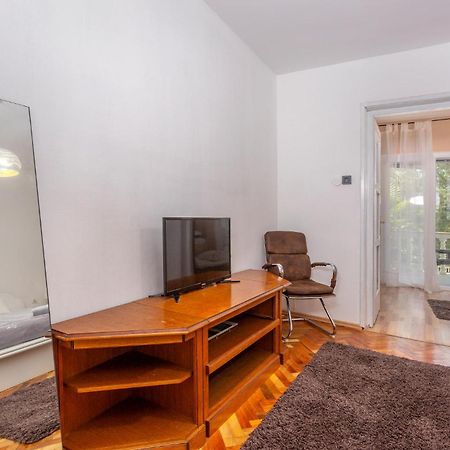 Stunning Apartment In Malinska With Kitchen Bagian luar foto
