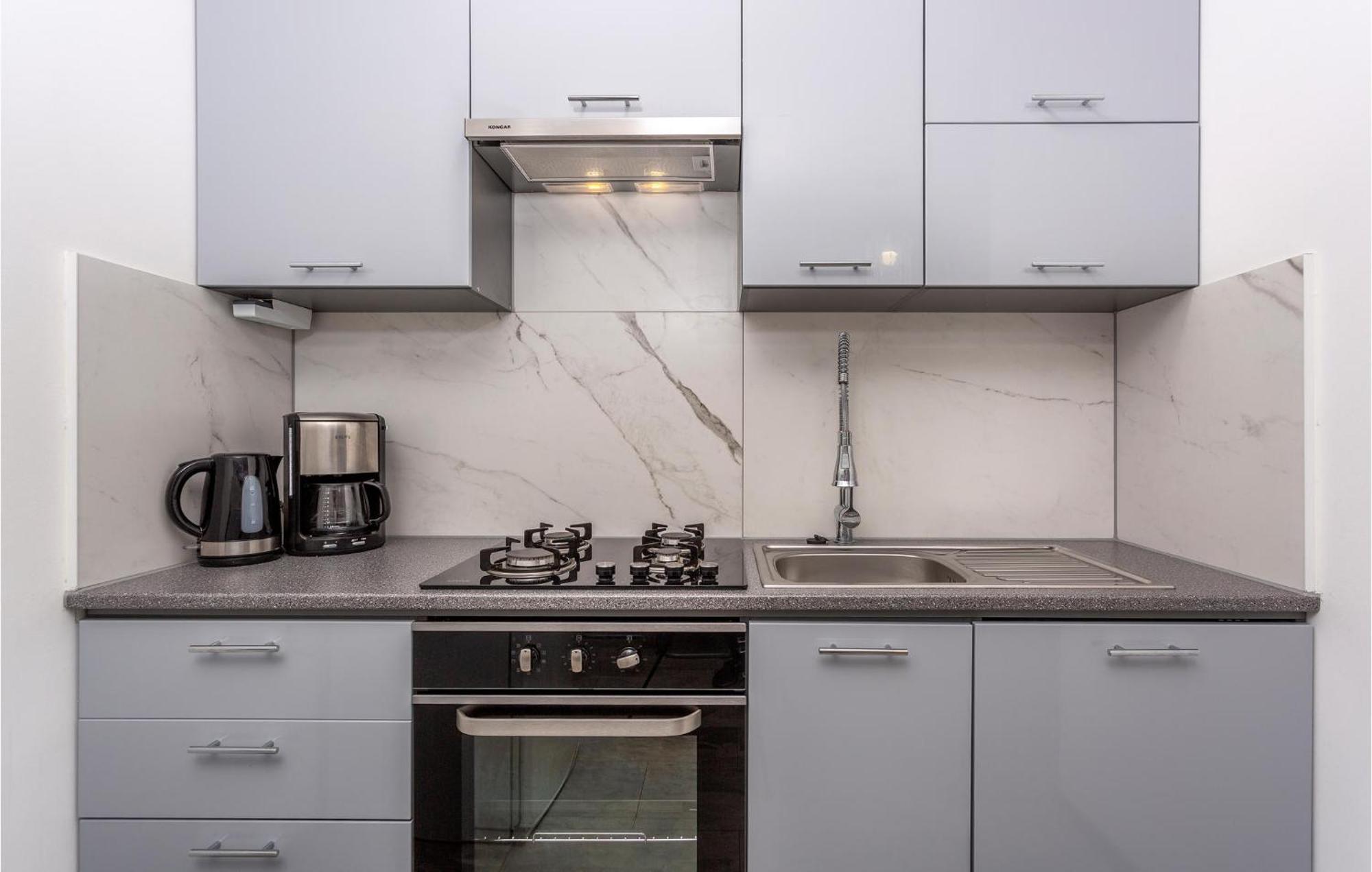 Stunning Apartment In Malinska With Kitchen Bagian luar foto