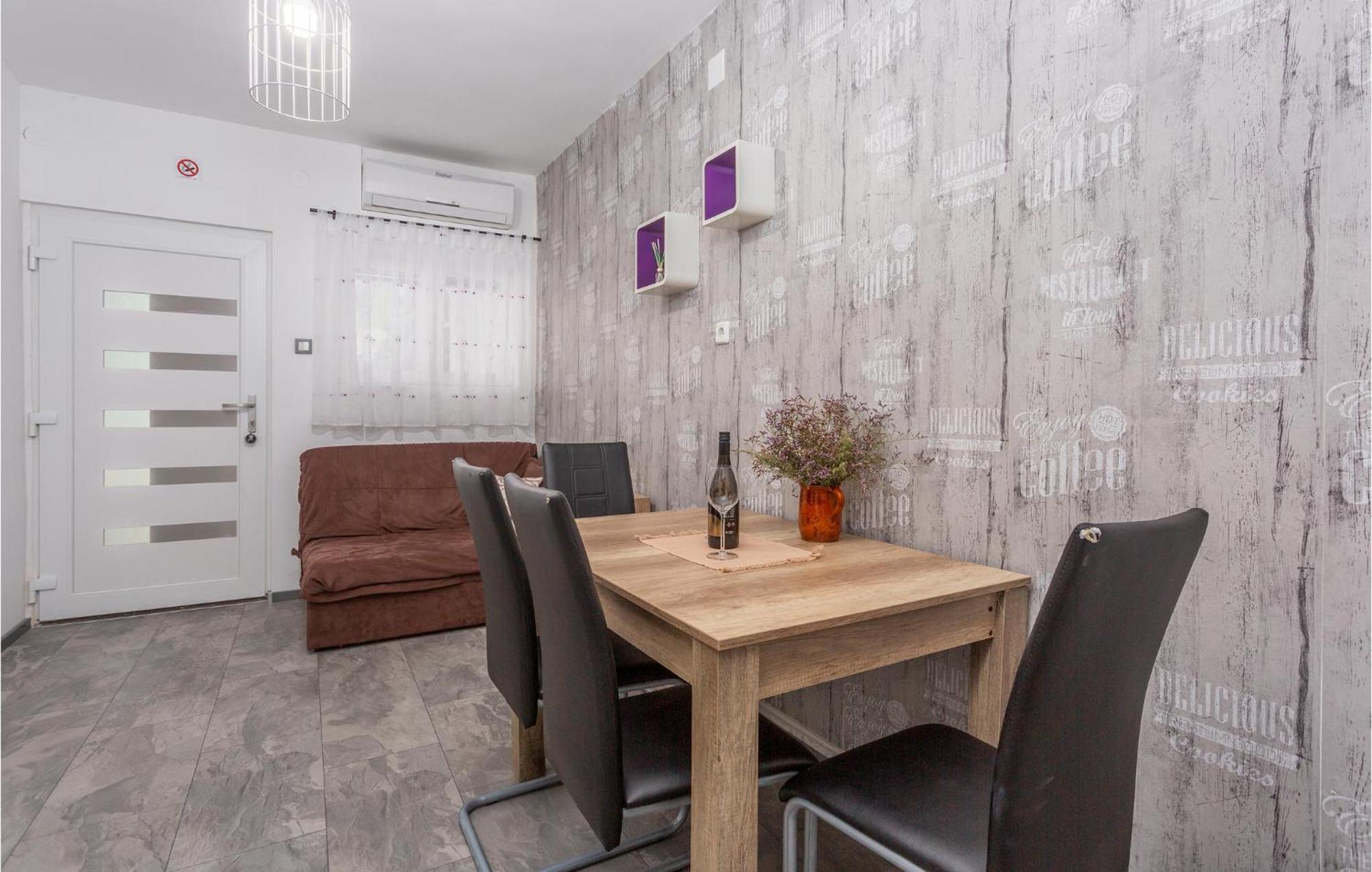 Stunning Apartment In Malinska With Kitchen Bagian luar foto
